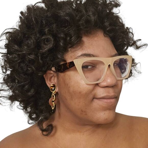 Vintage 80s Natori Clip-On Earrings | Cat Eye Cabochon Resin Rings & Black Drop - Picture 3 of 4